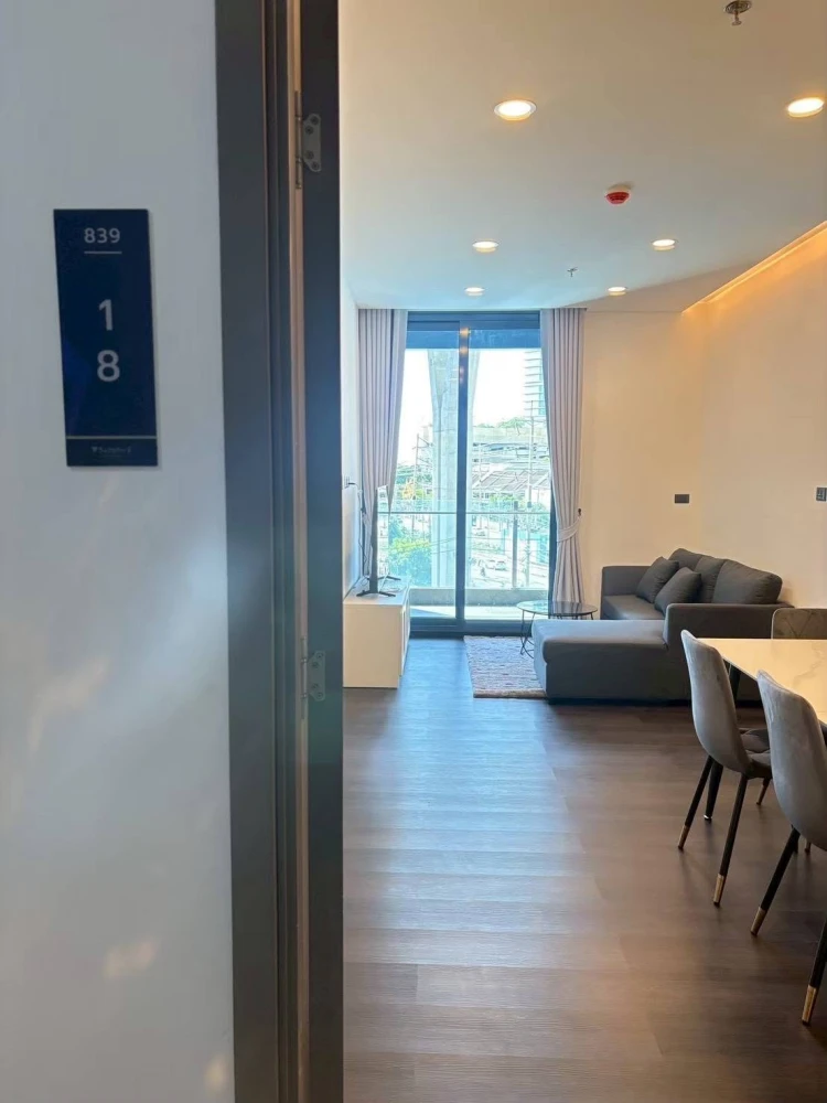 For rent: Sapphire Luxurious Condo, Rama 3. River view of the Chao Phraya River, peaceful and quiet atmosphere, yet conveniently located. Fully furnis