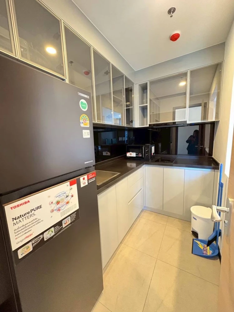 For rent: Sapphire Luxurious Condo, Rama 3. River view of the Chao Phraya River, peaceful and quiet atmosphere, yet conveniently located. Fully furnis
