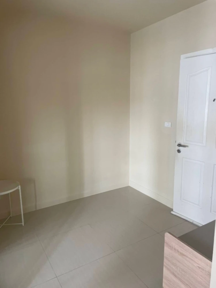 For rent: Manor Sanambinnam, 17th floor, Building B, with basic furniture. Hurry and reserve before you miss out.