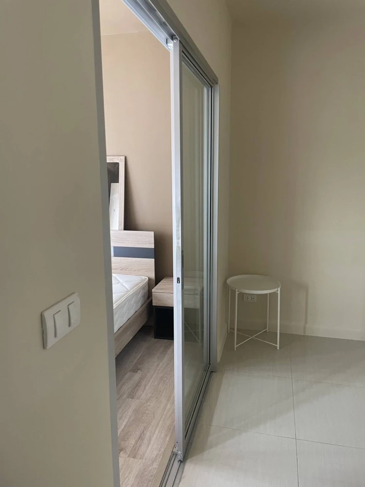 For rent: Manor Sanambinnam, 17th floor, Building B, with basic furniture. Hurry and reserve before you miss out.