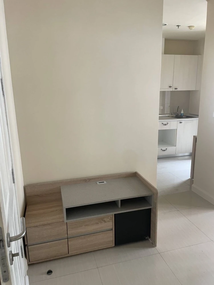 For rent: Manor Sanambinnam, 17th floor, Building B, with basic furniture. Hurry and reserve before you miss out.