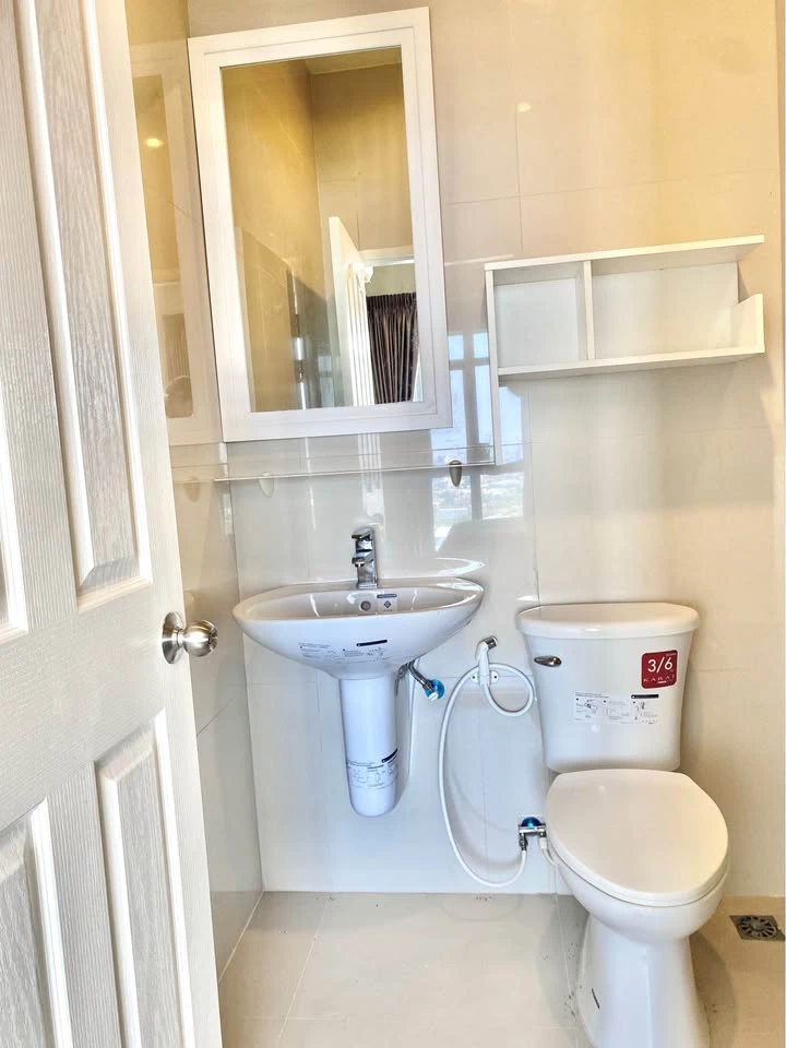 For sale/rent: Manor Sanambinnam, 35th floor, top floor of the condo, high ceiling, stunning river view. Hurry and reserve now!