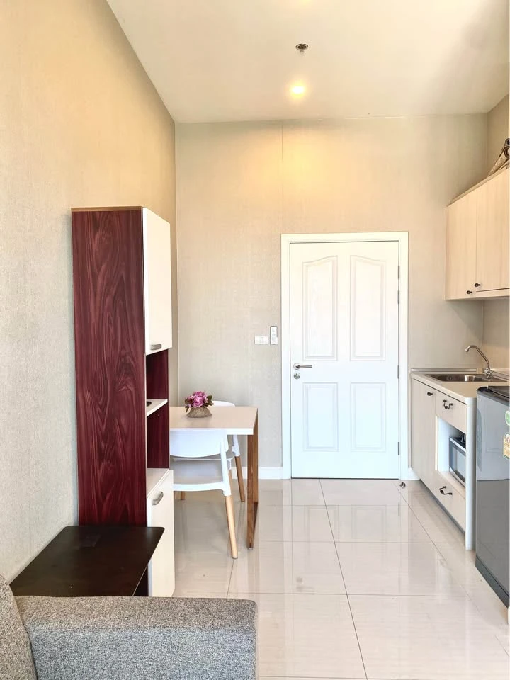 For sale/rent: Manor Sanambinnam, 35th floor, top floor of the condo, high ceiling, stunning river view. Hurry and reserve now!