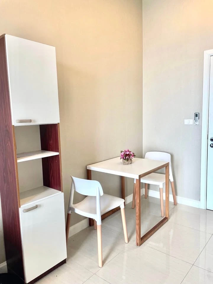 For sale/rent: Manor Sanambinnam, 35th floor, top floor of the condo, high ceiling, stunning river view. Hurry and reserve now!