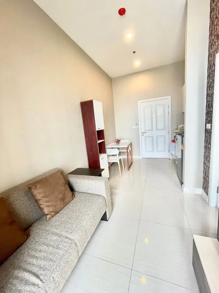 For sale/rent: Manor Sanambinnam, 35th floor, top floor of the condo, high ceiling, stunning river view. Hurry and reserve now!