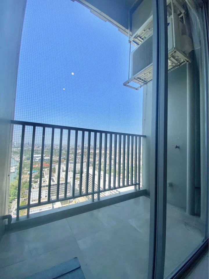 For sale/rent: Manor Sanambinnam, 35th floor, top floor of the condo, high ceiling, stunning river view. Hurry and reserve now!