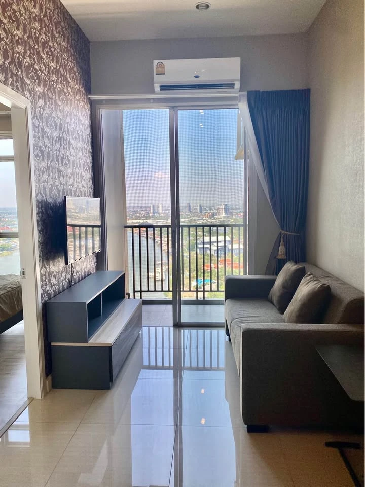 For sale/rent: Manor Sanambinnam, 35th floor, top floor of the condo, high ceiling, stunning river view. Hurry and reserve now!
