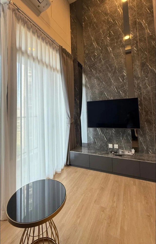 For rent: Landmark at MRT Station, 8th floor, 2-storey room, spacious, comfortable, fully furnished, ready to move in, hurry and book now.
