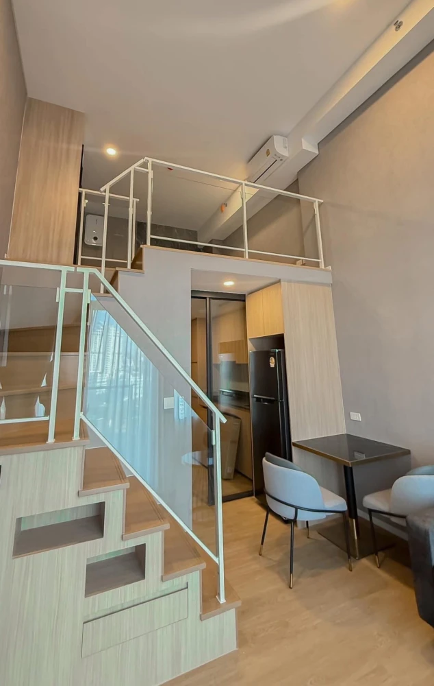For rent: Landmark at MRT Station, 8th floor, 2-storey room, spacious, comfortable, fully furnished, ready to move in, hurry and book now.