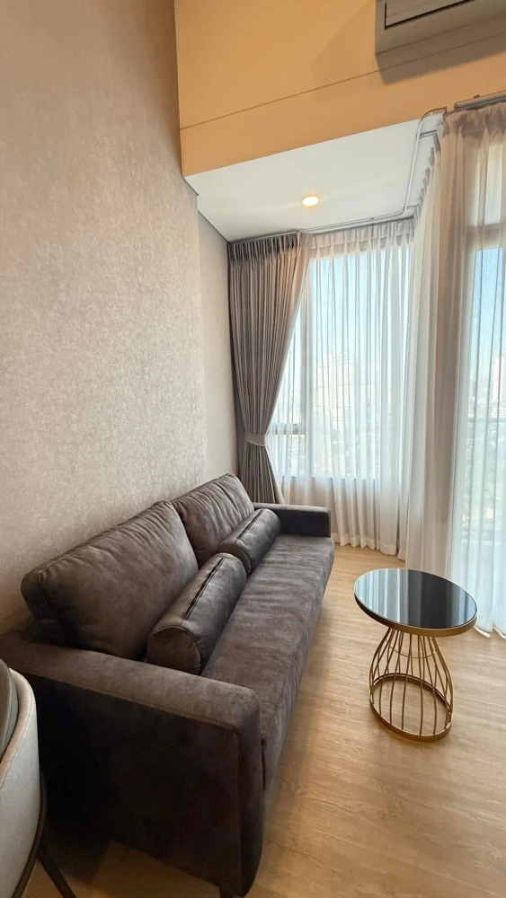 For rent: Landmark at MRT Station, 8th floor, 2-storey room, spacious, comfortable, fully furnished, ready to move in, hurry and book now.
