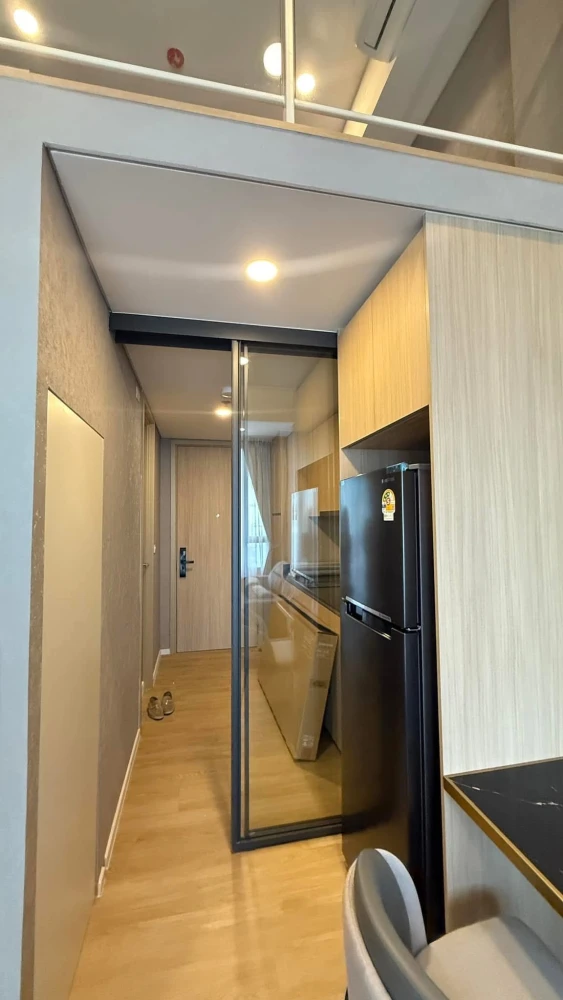 For rent: Landmark at MRT Station, 8th floor, 2-storey room, spacious, comfortable, fully furnished, ready to move in, hurry and book now.
