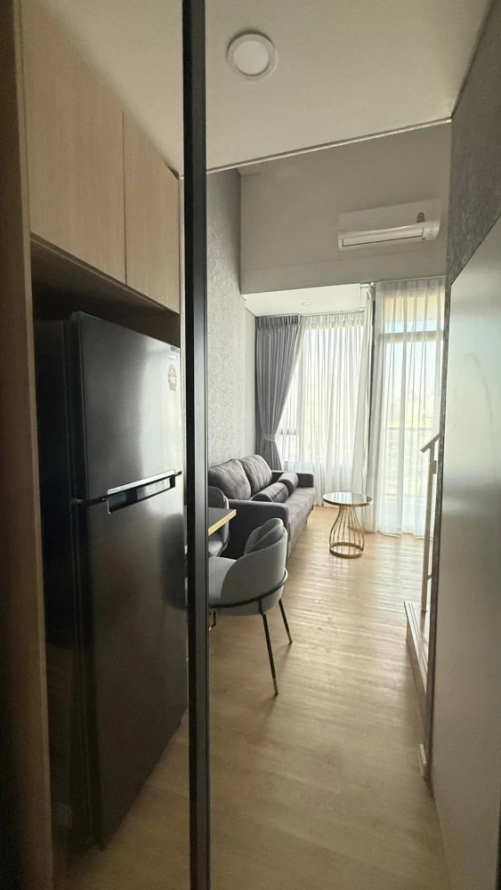 For rent: Landmark at MRT Station, 8th floor, 2-storey room, spacious, comfortable, fully furnished, ready to move in, hurry and book now.