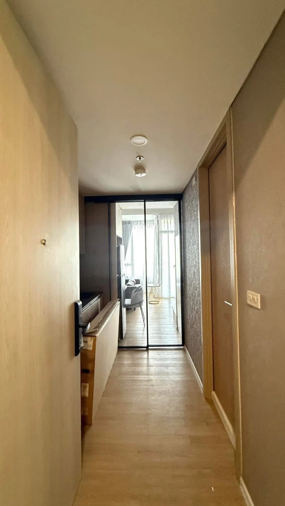 For rent: Landmark at MRT Station, 8th floor, 2-storey room, spacious, comfortable, fully furnished, ready to move in, hurry and book now.