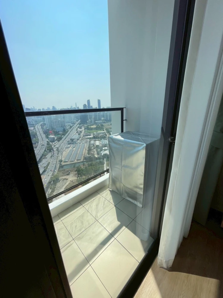 For rent: Landmark @ MRTA Station, DUPLEX unit, high floor, stunning city view, open-plan City View, Full Furniture.