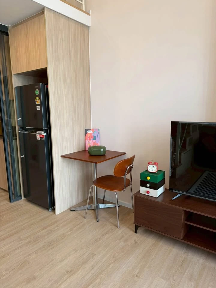For Rent: Landmark @ MRTA Station, DUPLEX unit, high floor, stunning city view, Mid-Century style. Don't miss out!