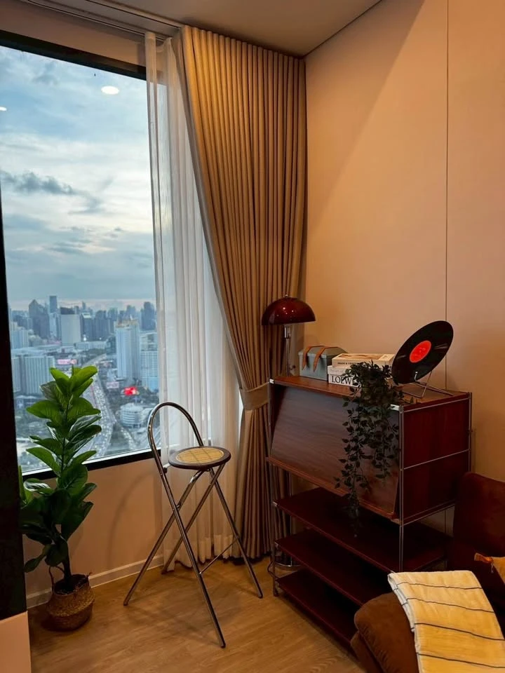 For Rent: Landmark @ MRTA Station, DUPLEX unit, high floor, stunning city view, Mid-Century style. Don't miss out!