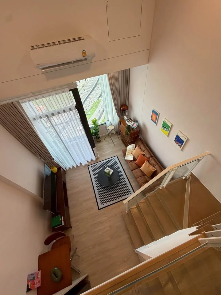 For Rent: Landmark @ MRTA Station, DUPLEX unit, high floor, stunning city view, Mid-Century style. Don't miss out!