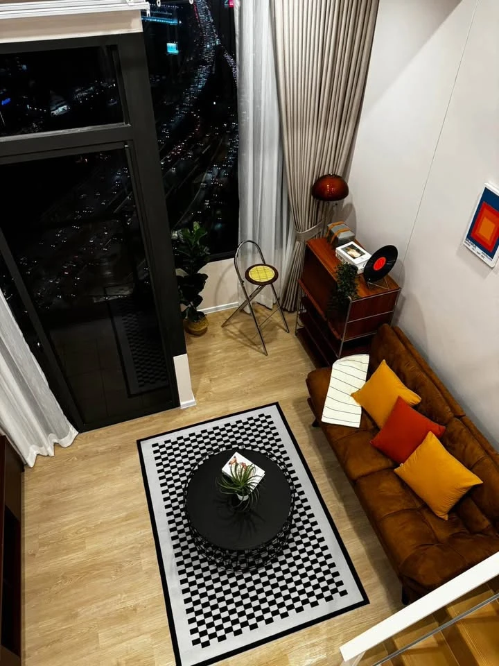 For Rent: Landmark @ MRTA Station, DUPLEX unit, high floor, stunning city view, Mid-Century style. Don't miss out!