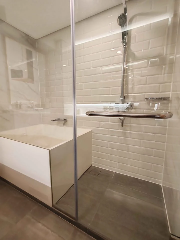 For rent: Landmark at MRT Station, beautiful room, high floor, excellent built-in furniture, complete electrical appliances