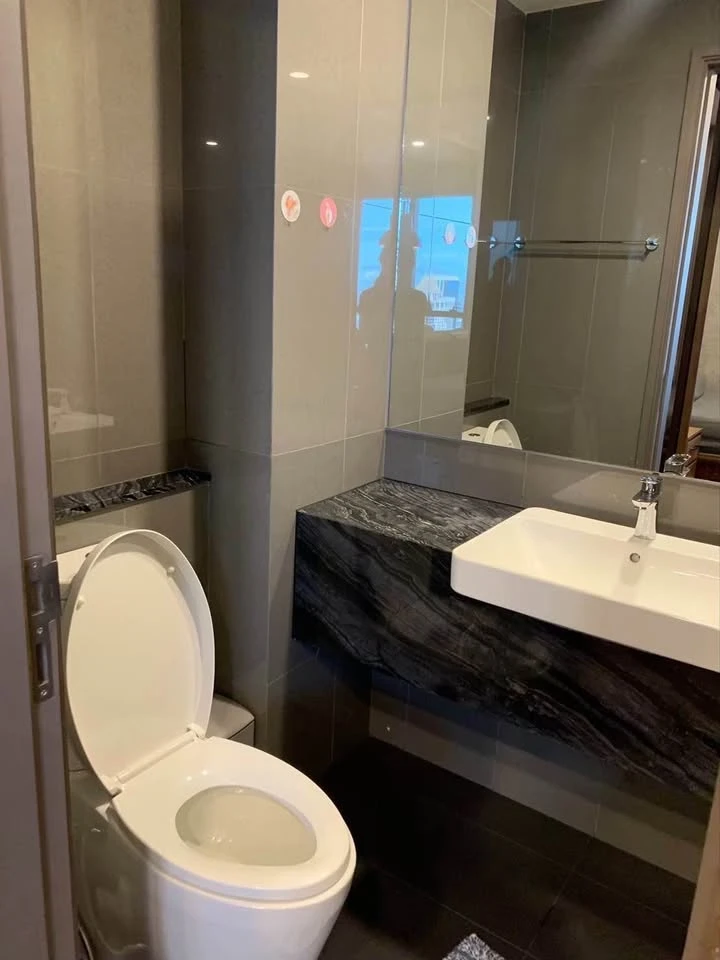 For rent: Ashton Chula - Silom, beautiful room, built-in decoration in Loft Industrial style, very high floor, beautiful view, hurry up and grab it.
