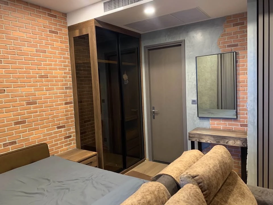 For rent: Ashton Chula - Silom, beautiful room, built-in decoration in Loft Industrial style, very high floor, beautiful view, hurry up and grab it.