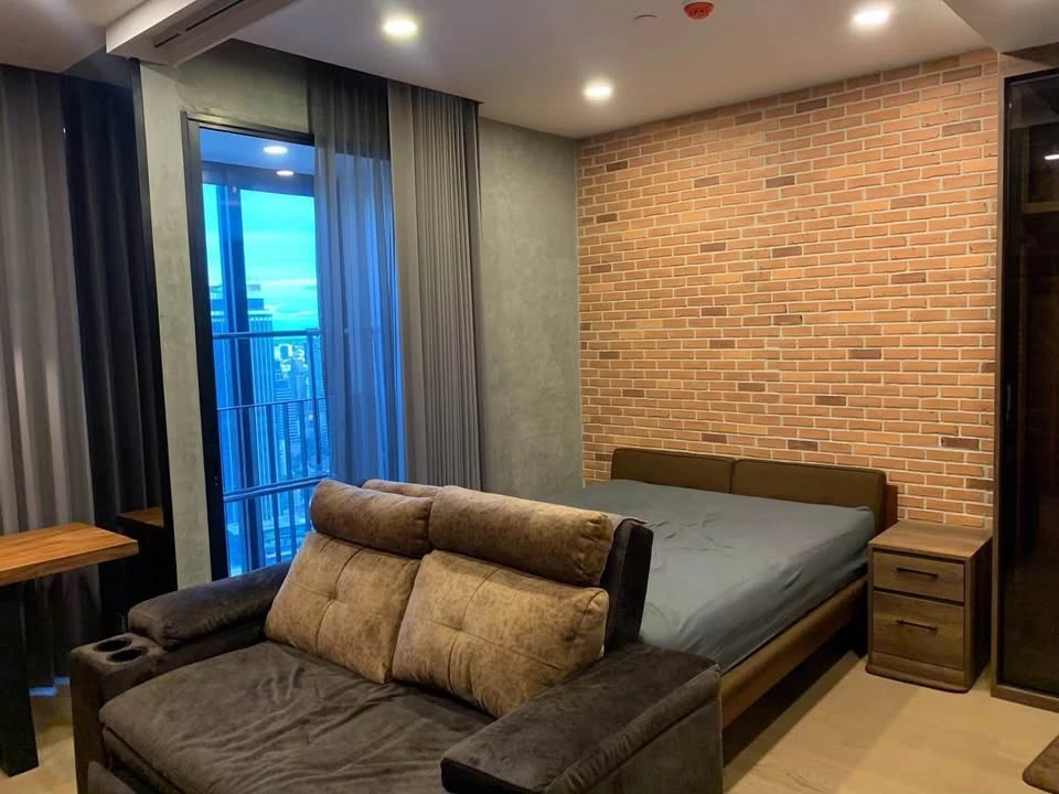 For rent: Ashton Chula - Silom, beautiful room, built-in decoration in Loft Industrial style, very high floor, beautiful view, hurry up and grab it.