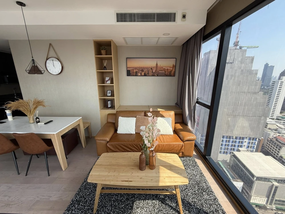 For rent: Ashton Chula Silom. Spacious room with usable space. Fully furnished and ready to move in. Hurry and reserve now. Don't miss out!