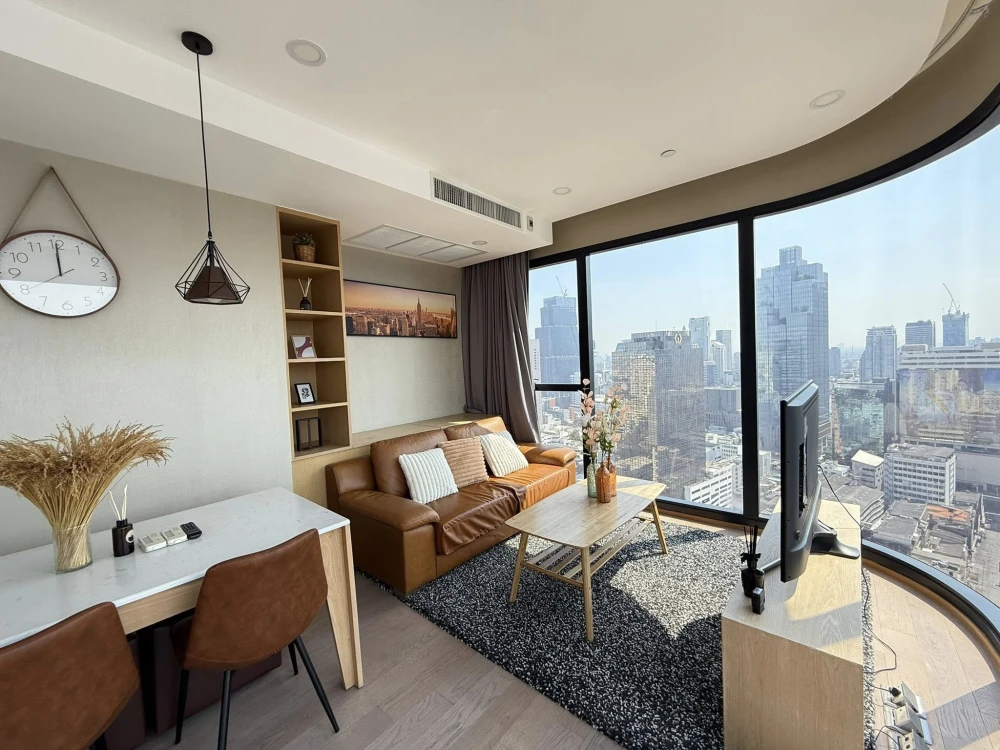 For rent: Ashton Chula Silom. Spacious room with usable space. Fully furnished and ready to move in. Hurry and reserve now. Don't miss out!