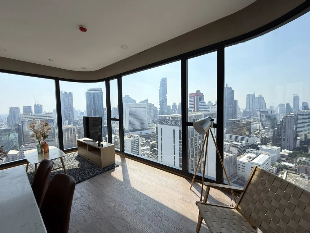 For rent: Ashton Chula Silom. Spacious room with usable space. Fully furnished and ready to move in. Hurry and reserve now. Don't miss out!