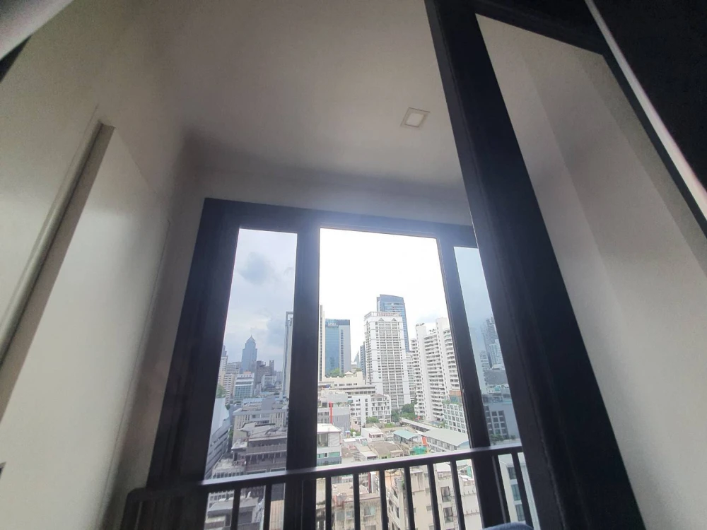For rent: Ashton Asoke, ready to move in, fully furnished, great price, come and reserve today.