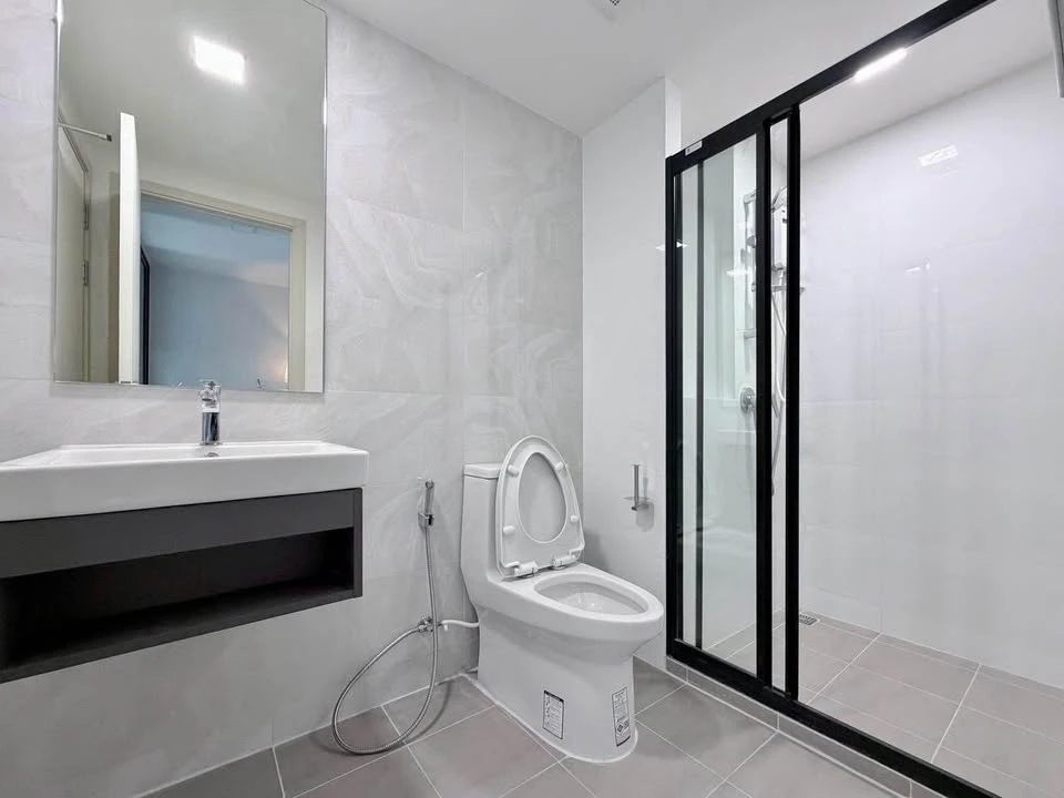 For Rent: Atmoz Palacio Ladprao-Wanghin, Building D, 8th Floor. The unit features a simple yet stylish and inviting design. Book now!