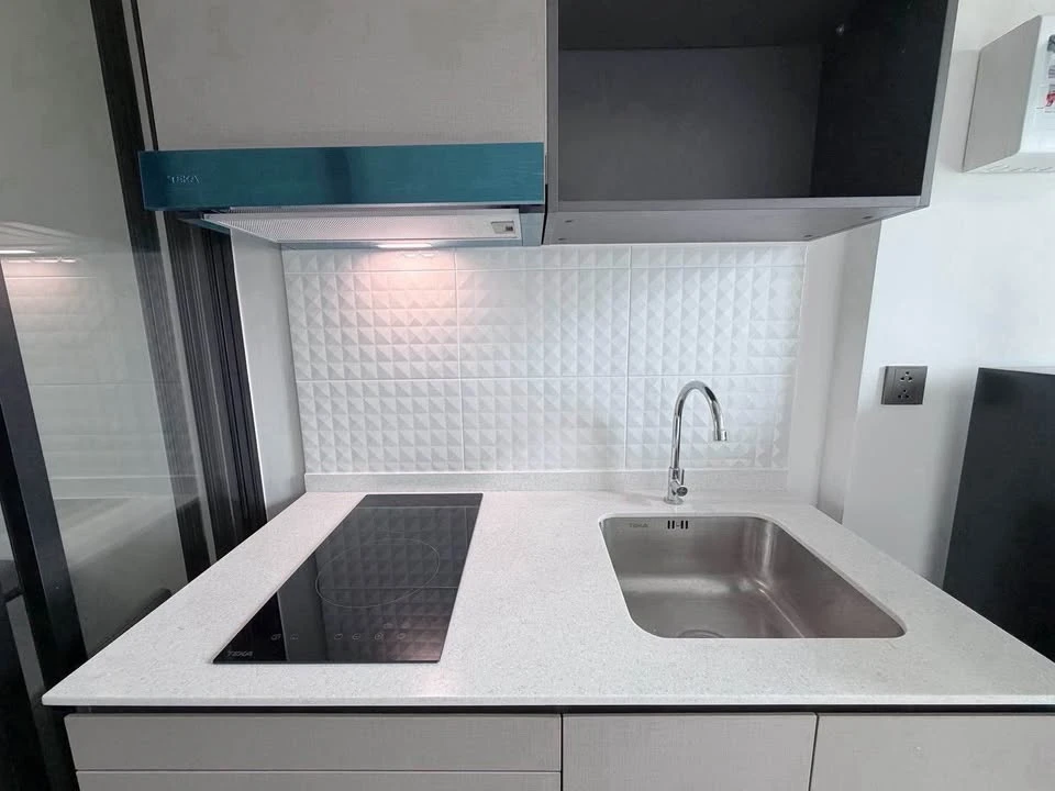 For Rent: Atmoz Palacio Ladprao-Wanghin, Building D, 8th Floor. The unit features a simple yet stylish and inviting design. Book now!