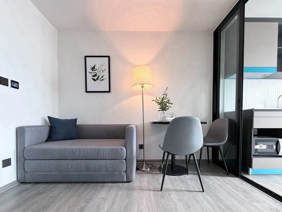 For Rent: Atmoz Palacio Ladprao-Wanghin, Building D, 8th Floor. The unit features a simple yet stylish and inviting design. Book now!