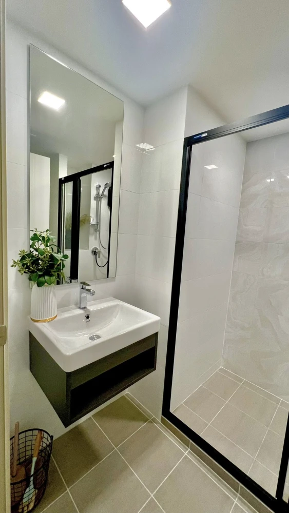 For rent: Atmoz Palacio Lat Phrao-Wang Hin, Building A, 2nd floor, shady, tree view, fully furnished, move in now, don't hesitate.