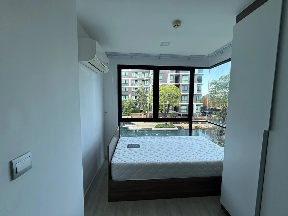 For rent: Atmoz Ladprao 71, pool view, corner unit*** Very private, great atmosphere. Grab it now!