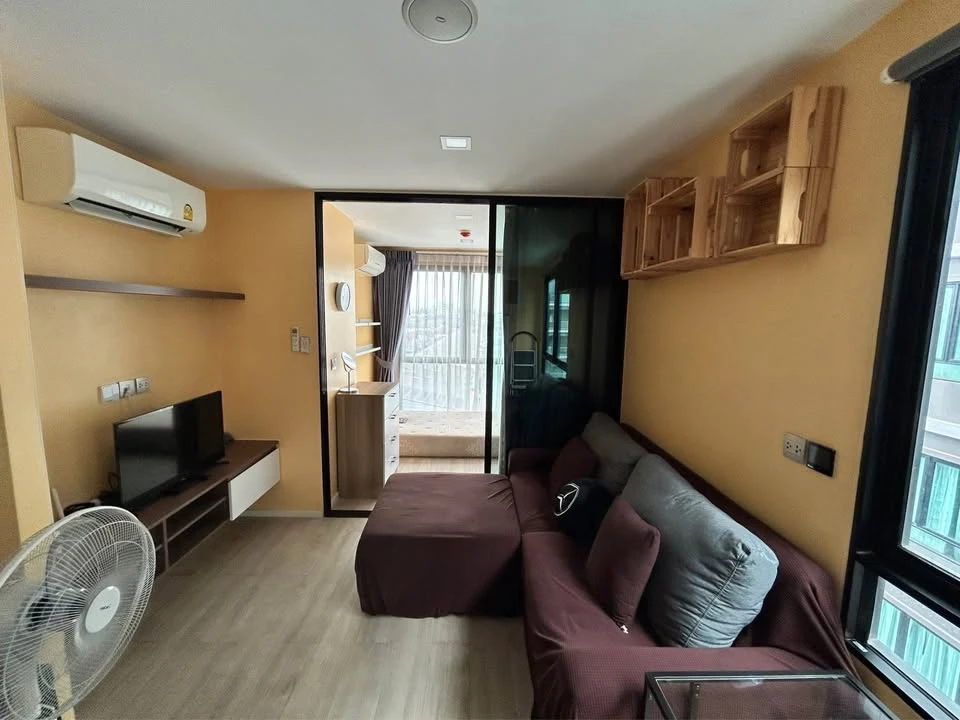 For rent: Atmoz Ladprao 71, Building A, 6th floor, corner room, quiet, very private, with appliances + furniture. Reserve now! images