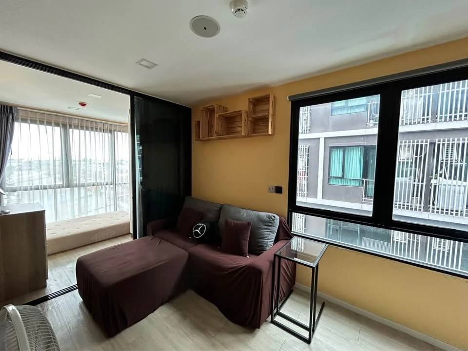 For rent: Atmoz Ladprao 71, Building A, 6th floor, corner room, quiet, very private, with appliances + furniture. Reserve now!