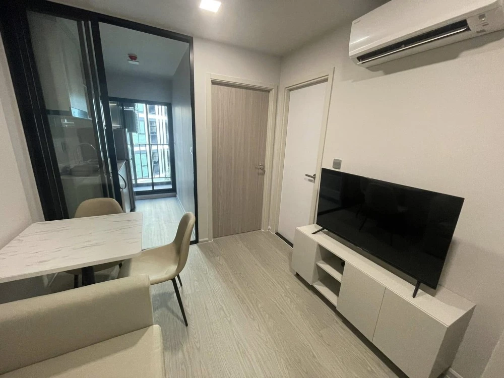 For rent: Atmoz Oasis On Nut, 3rd floor, separate room, fully furnished, ready to move in. Good like this, reserve now.