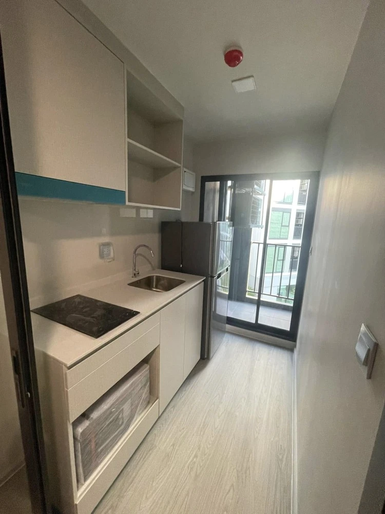 For rent: Atmoz Oasis On Nut, 3rd floor, separate room, fully furnished, ready to move in. Good like this, reserve now.