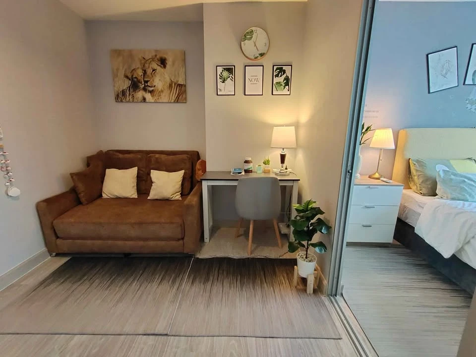 For rent: Aspire Ngamwongwan, very high floor room, great city view, with full amenities. Reserve now!