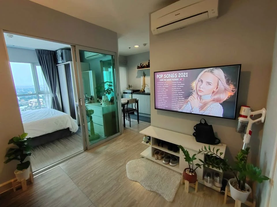 For rent: Aspire Ngamwongwan, very high floor room, great city view, with full amenities. Reserve now!
