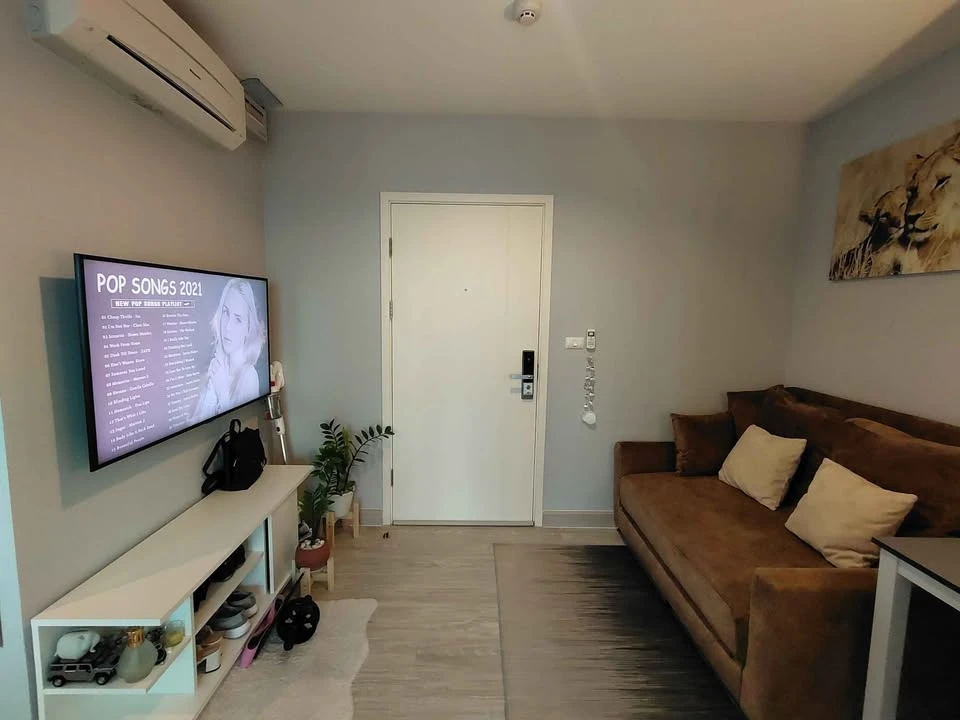 For rent: Aspire Ngamwongwan, very high floor room, great city view, with full amenities. Reserve now!