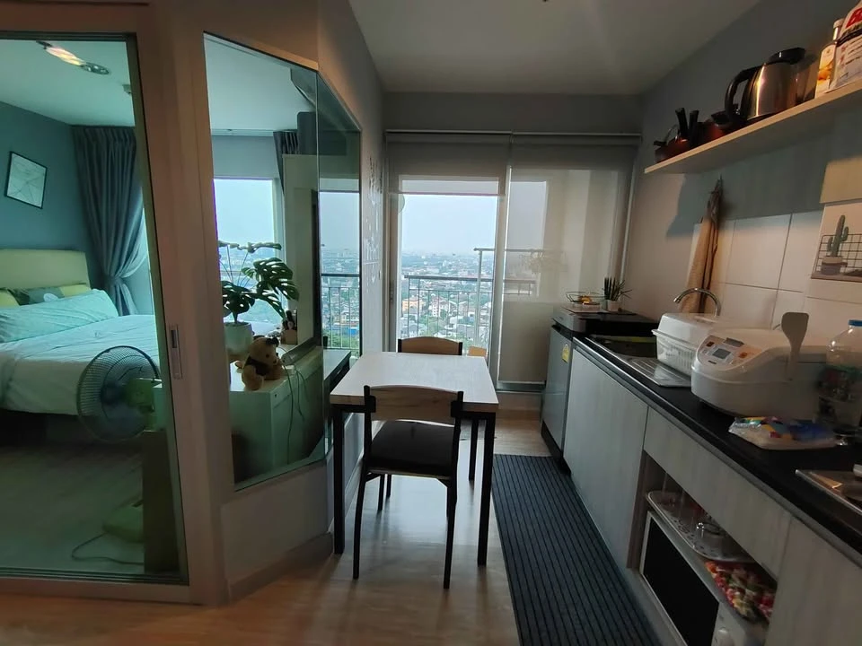 For rent: Aspire Ngamwongwan, very high floor room, great city view, with full amenities. Reserve now!