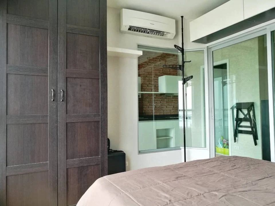 For rent: Aspire Rama 4, stunning infinity view, no obstructions, fully furnished, ready to move in, and electricity ready.