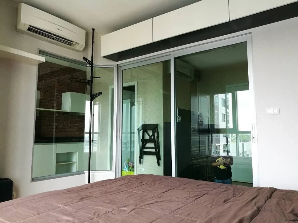 For rent: Aspire Rama 4, stunning infinity view, no obstructions, fully furnished, ready to move in, and electricity ready.
