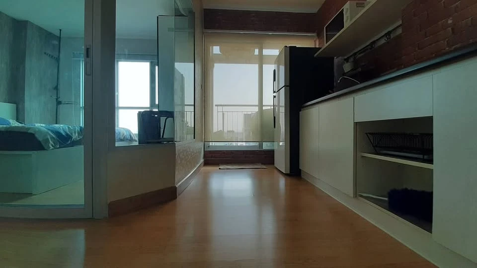 For rent: Aspire Rama 4, stunning infinity view, no obstructions, fully furnished, ready to move in, and electricity ready.