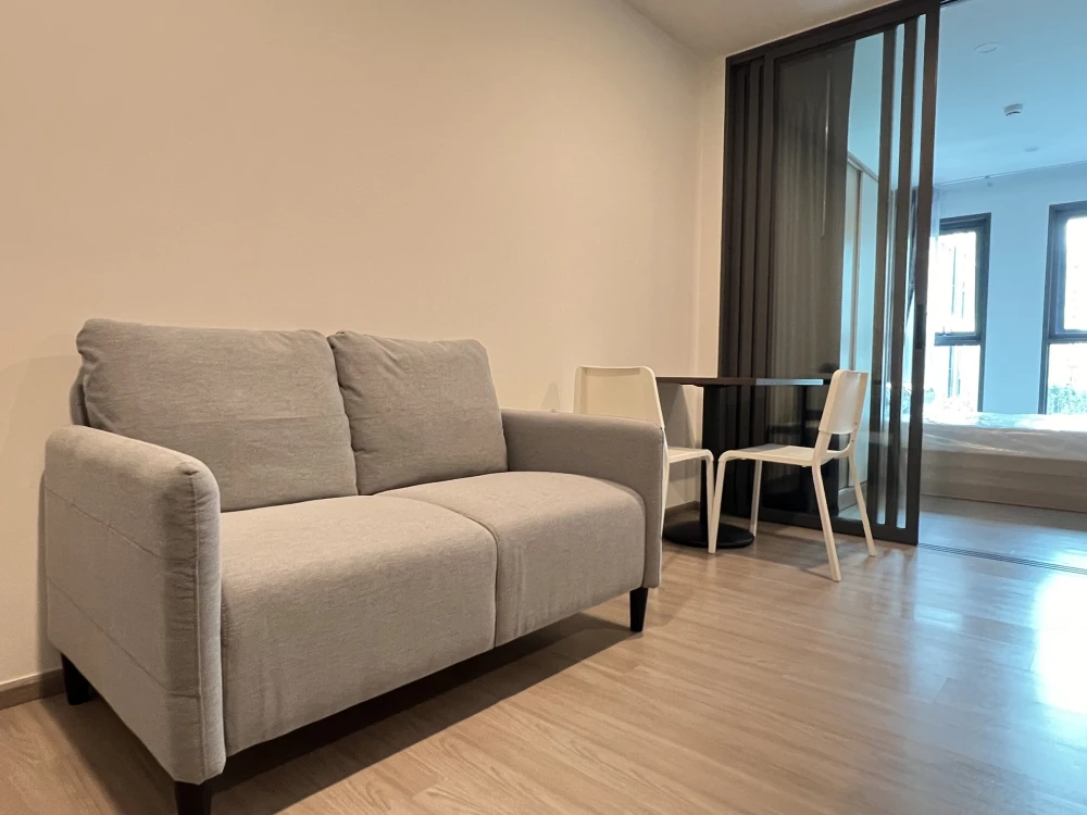 For rent: Aspire Ratchayothin, 4th floor, nice room, complete with furniture and appliances. Reserve now, hurry!
