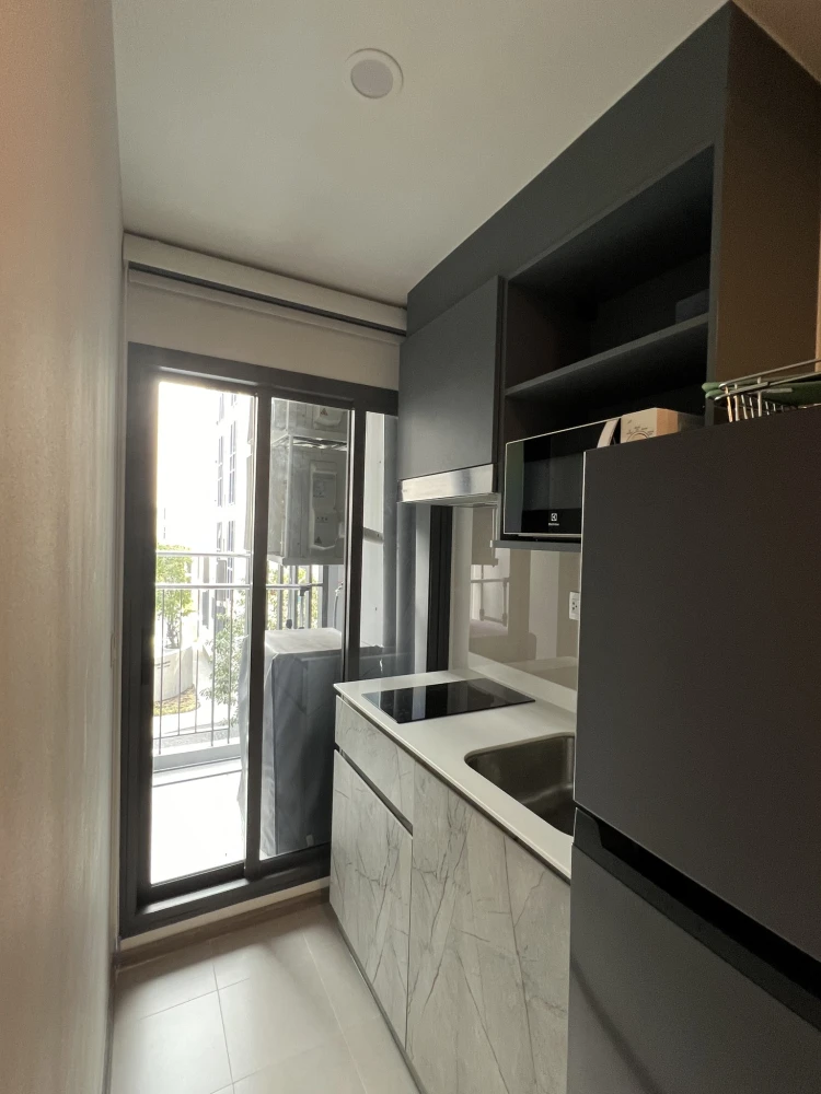 For rent: Aspire Ratchayothin, 4th floor, nice room, complete with furniture and appliances. Reserve now, hurry!