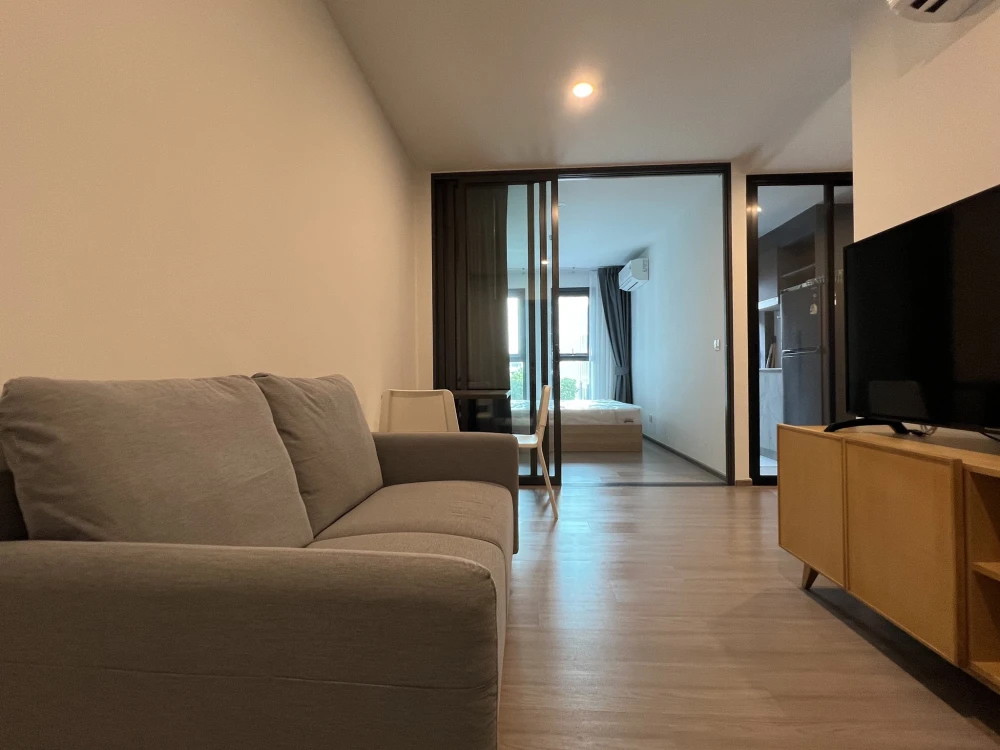 For rent: Aspire Ratchayothin, 4th floor, nice room, complete with furniture and appliances. Reserve now, hurry!