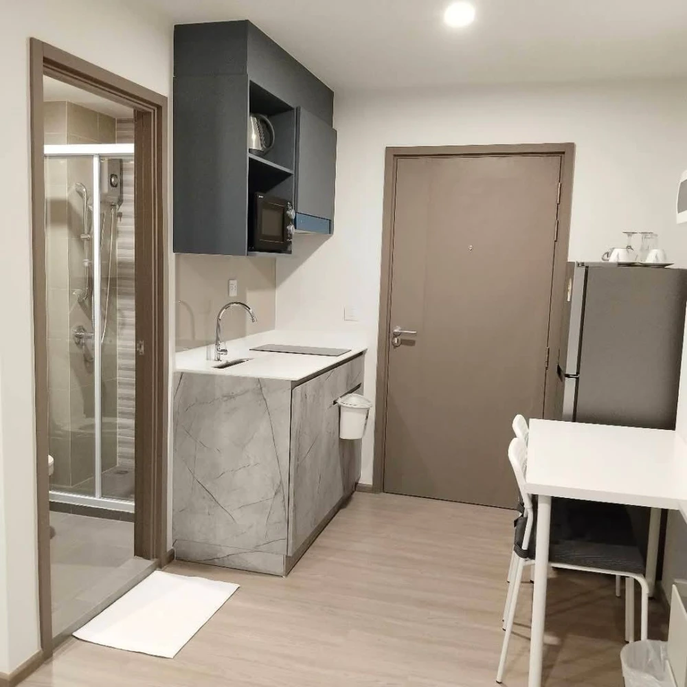 For rent: Aspire Ratchayothin, studio room size 26 sq.m., pool view, outside city view, fully furnished, just bring one bag, ready to move in